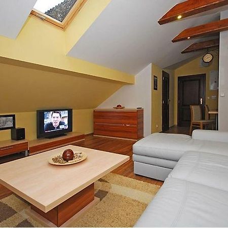 Apartman Pri Jazere ルジョムベロク エクステリア 写真